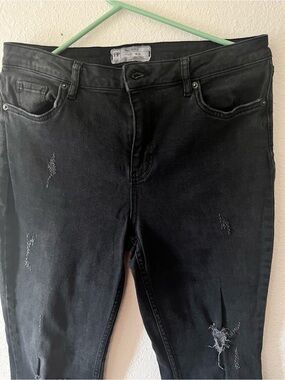 Free People Frayed Edge Black Skinny Distressed Jeans W30 
Size 10
